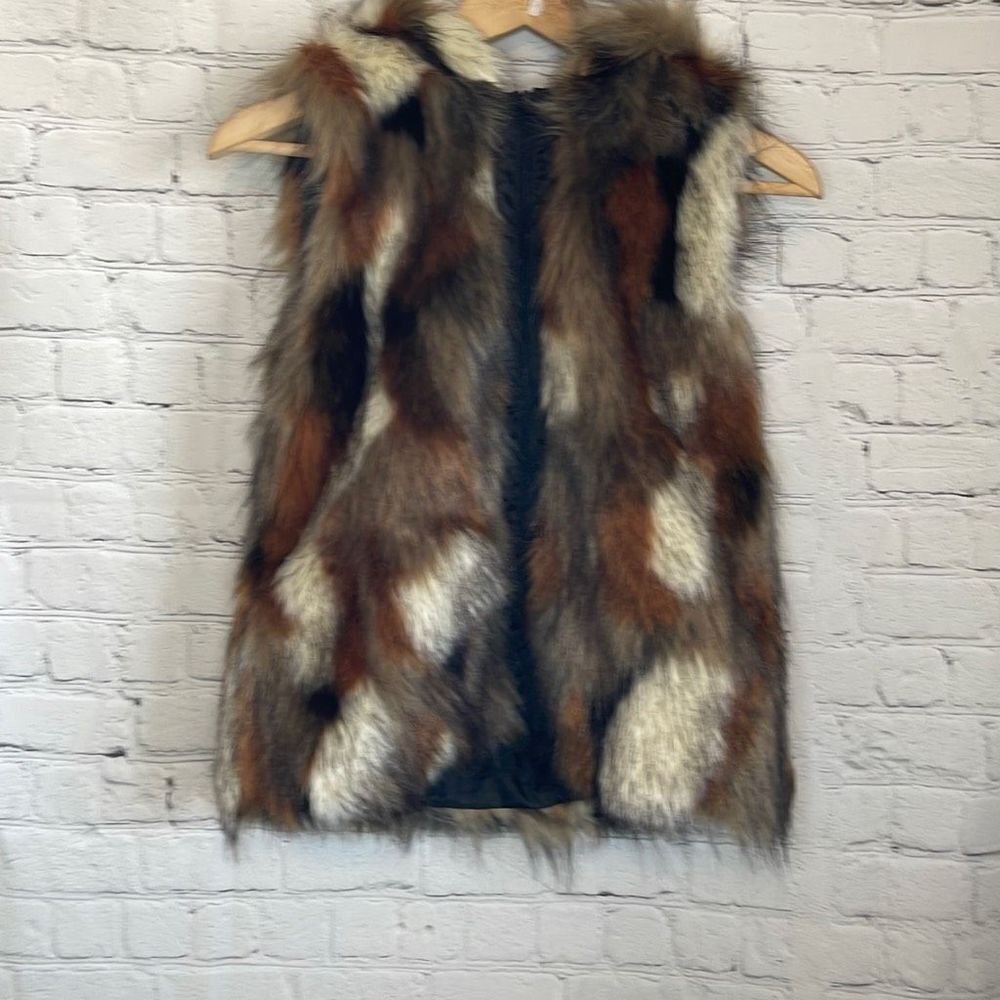 American Eagle Women’s Faux‎ Fur Vest with hood size xs